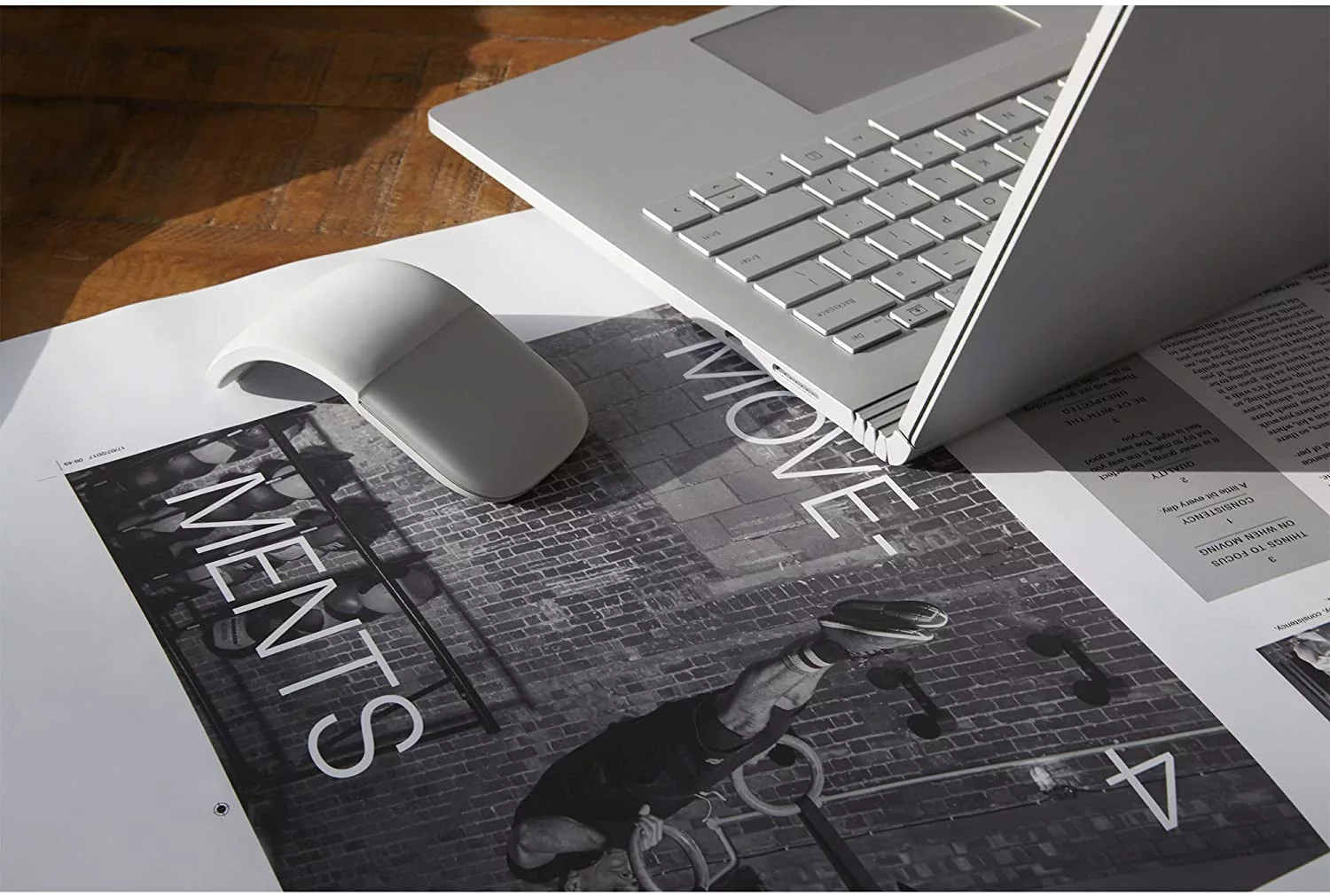 Microsoft Surface Book 2 13 - Intel 8350U Core i5 4x1.70 GHz, 13 Zoll 3000 x 2000 TOUCH, Intel UHD Graphics 620 SM, 8GB,  256 GB SSD, Bluetooth, Webcam,  Backlight-Tastatur, Windows 10 Pro ESET